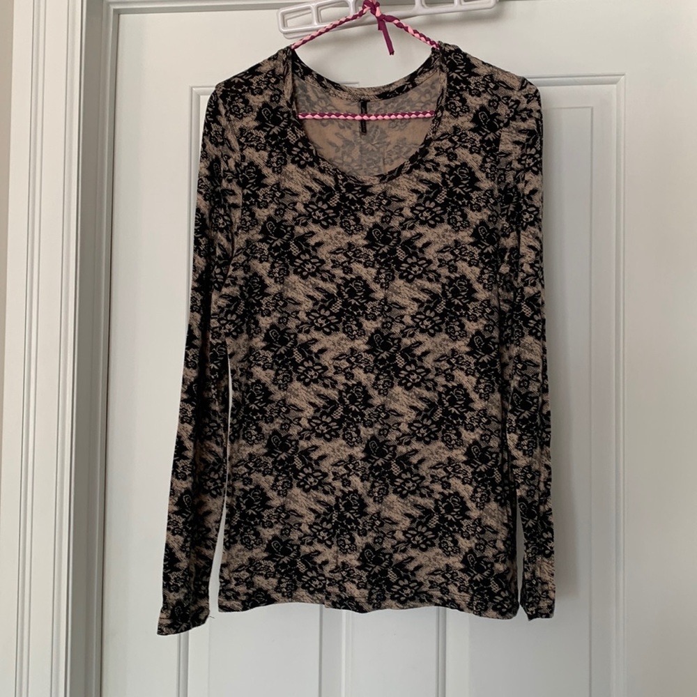 Black and beige slim fit long sleeved tee